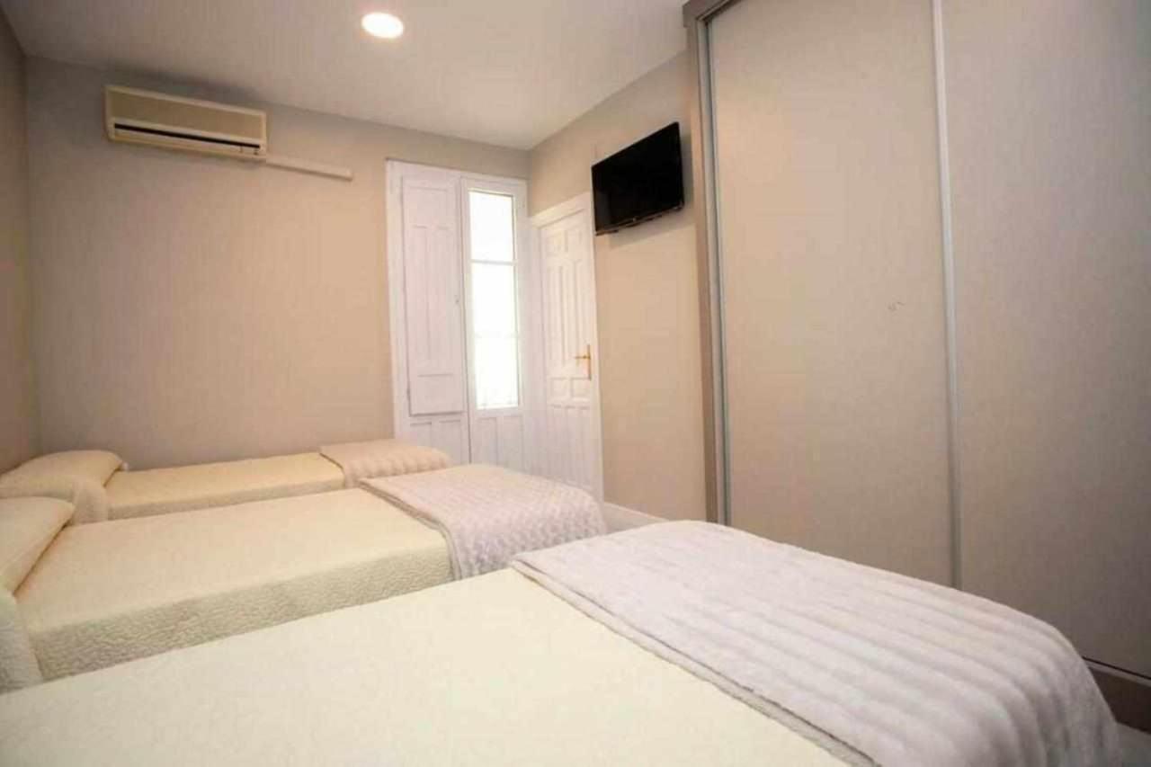 Hostal Viena Plaza Nueva Granada Ngoại thất bức ảnh