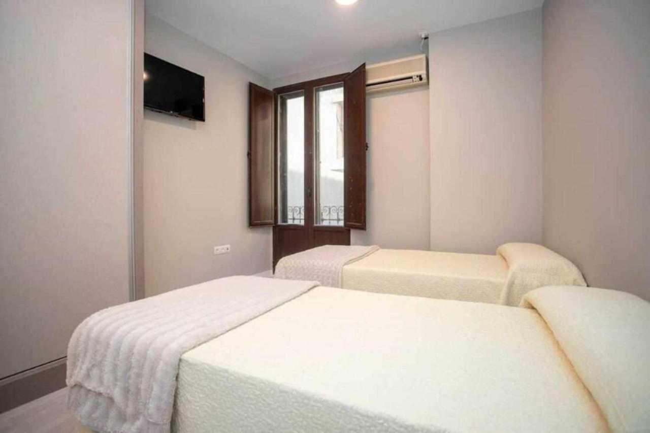 Hostal Viena Plaza Nueva Granada Ngoại thất bức ảnh