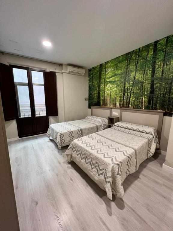 Hostal Viena Plaza Nueva Granada Ngoại thất bức ảnh